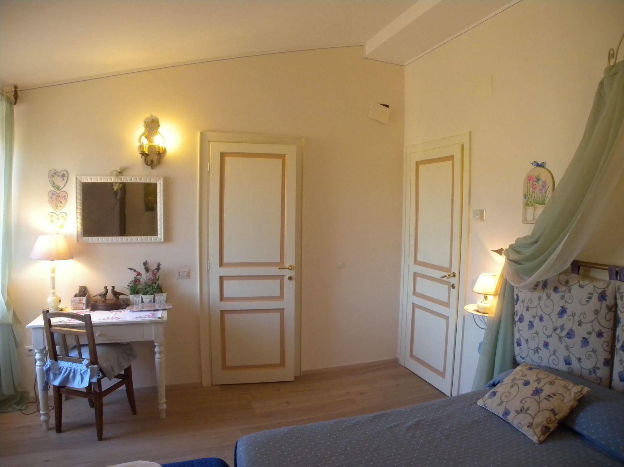 Bed And Breakfast A Casa Delle Fate Assisi Exterior photo